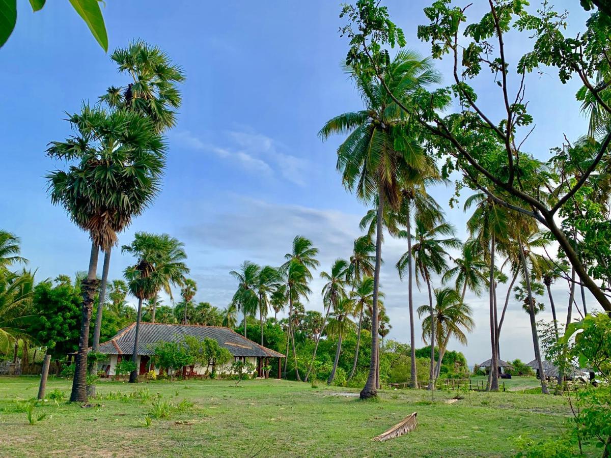 108 Palms Beach Resort Trincomalee Eksteriør bilde