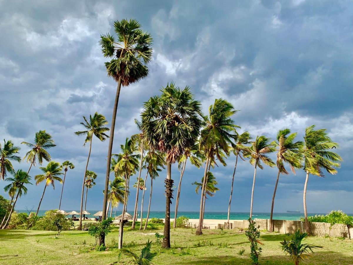 108 Palms Beach Resort Trincomalee Eksteriør bilde