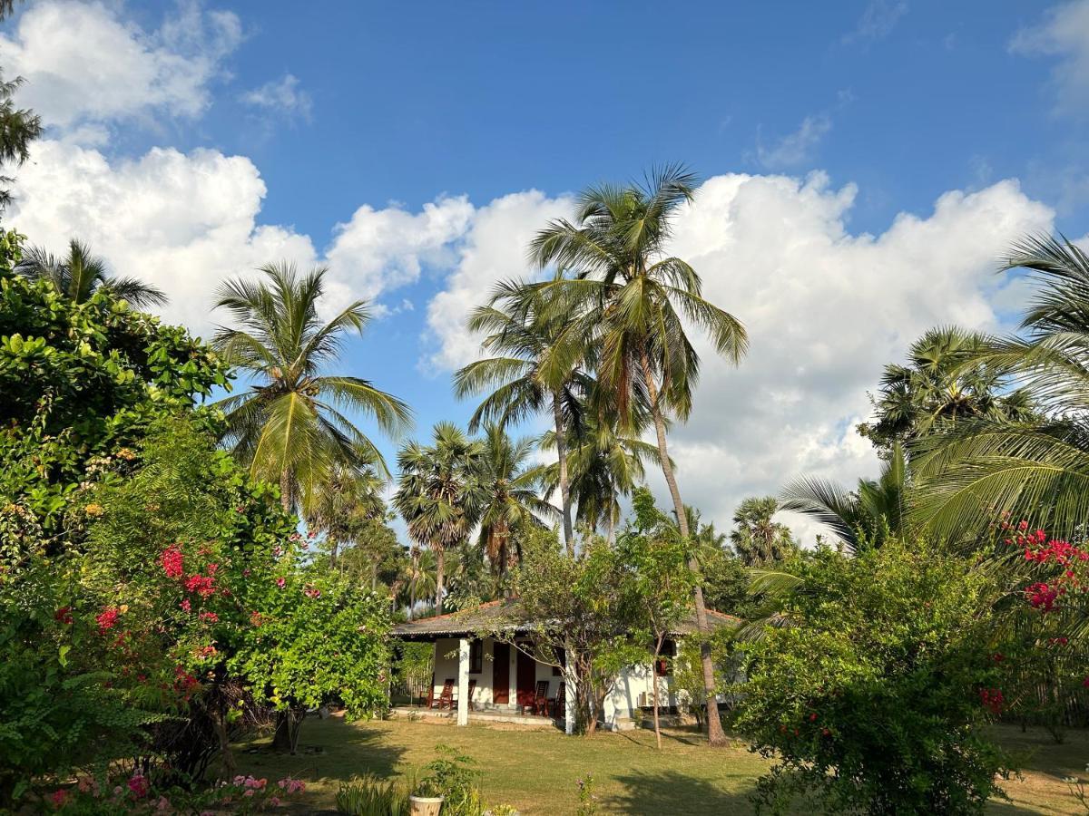 108 Palms Beach Resort Trincomalee Eksteriør bilde