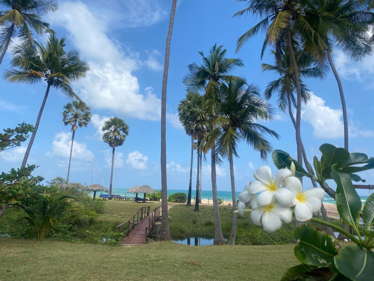108 Palms Beach Resort Trincomalee Eksteriør bilde