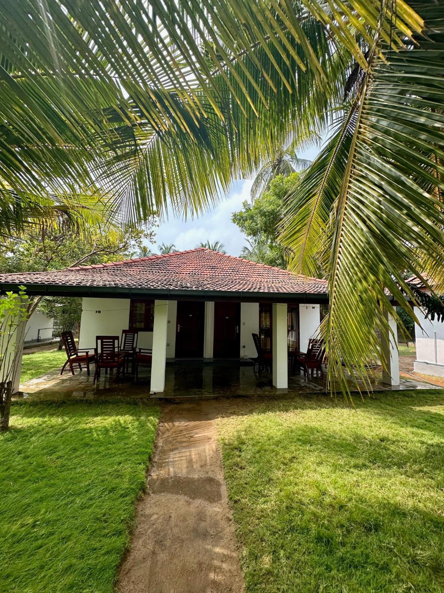 108 Palms Beach Resort Trincomalee Eksteriør bilde