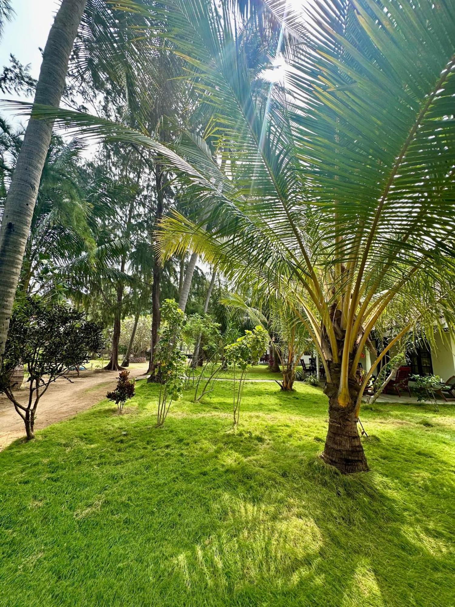 108 Palms Beach Resort Trincomalee Eksteriør bilde