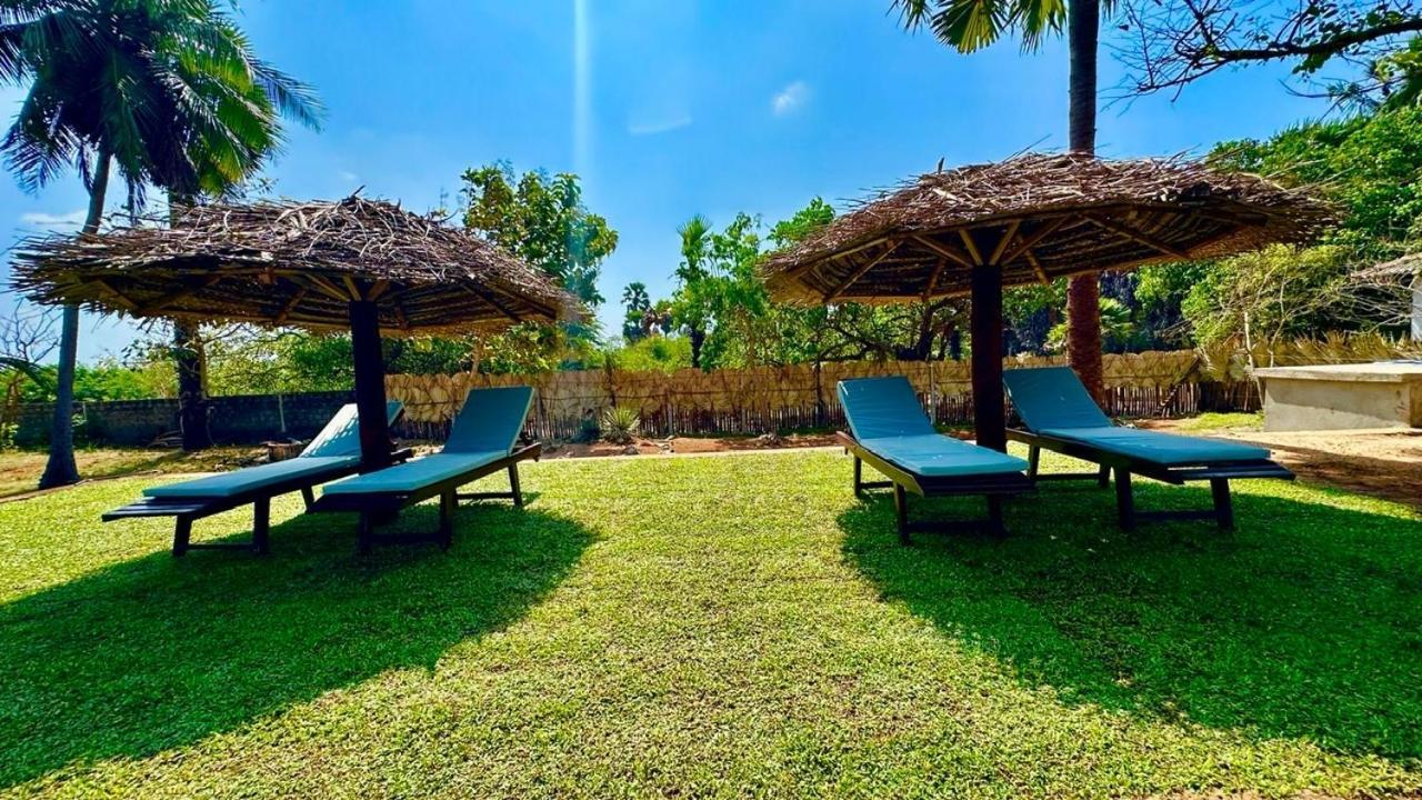 108 Palms Beach Resort Trincomalee Eksteriør bilde
