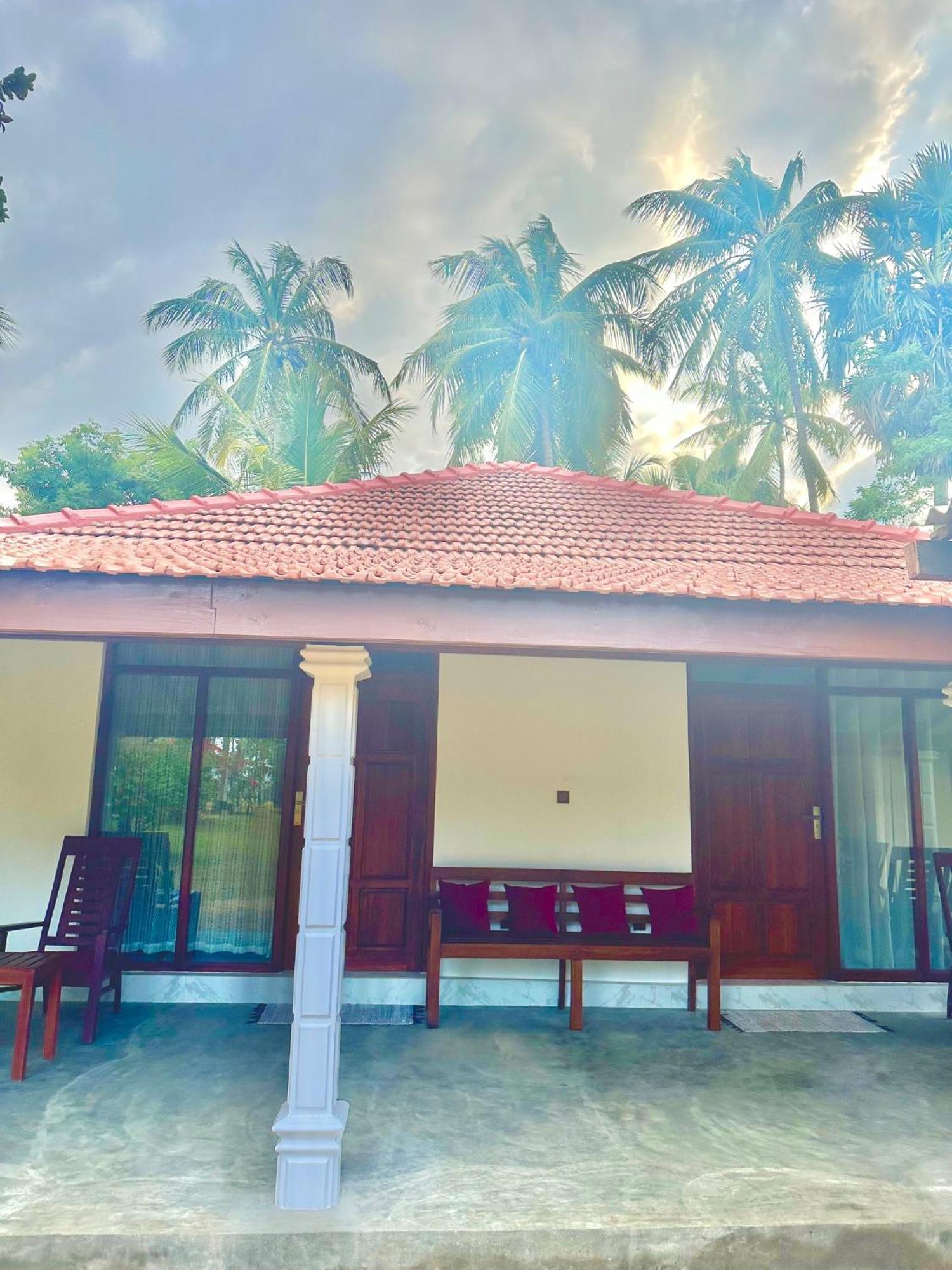 108 Palms Beach Resort Trincomalee Eksteriør bilde