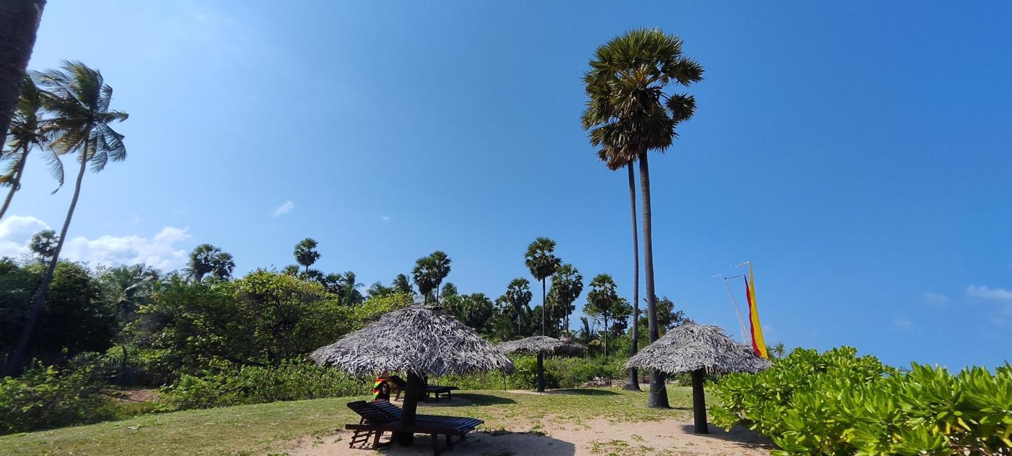108 Palms Beach Resort Trincomalee Eksteriør bilde