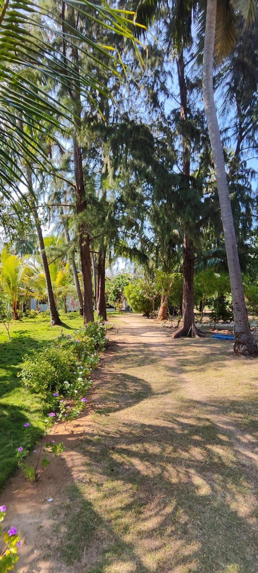 108 Palms Beach Resort Trincomalee Eksteriør bilde