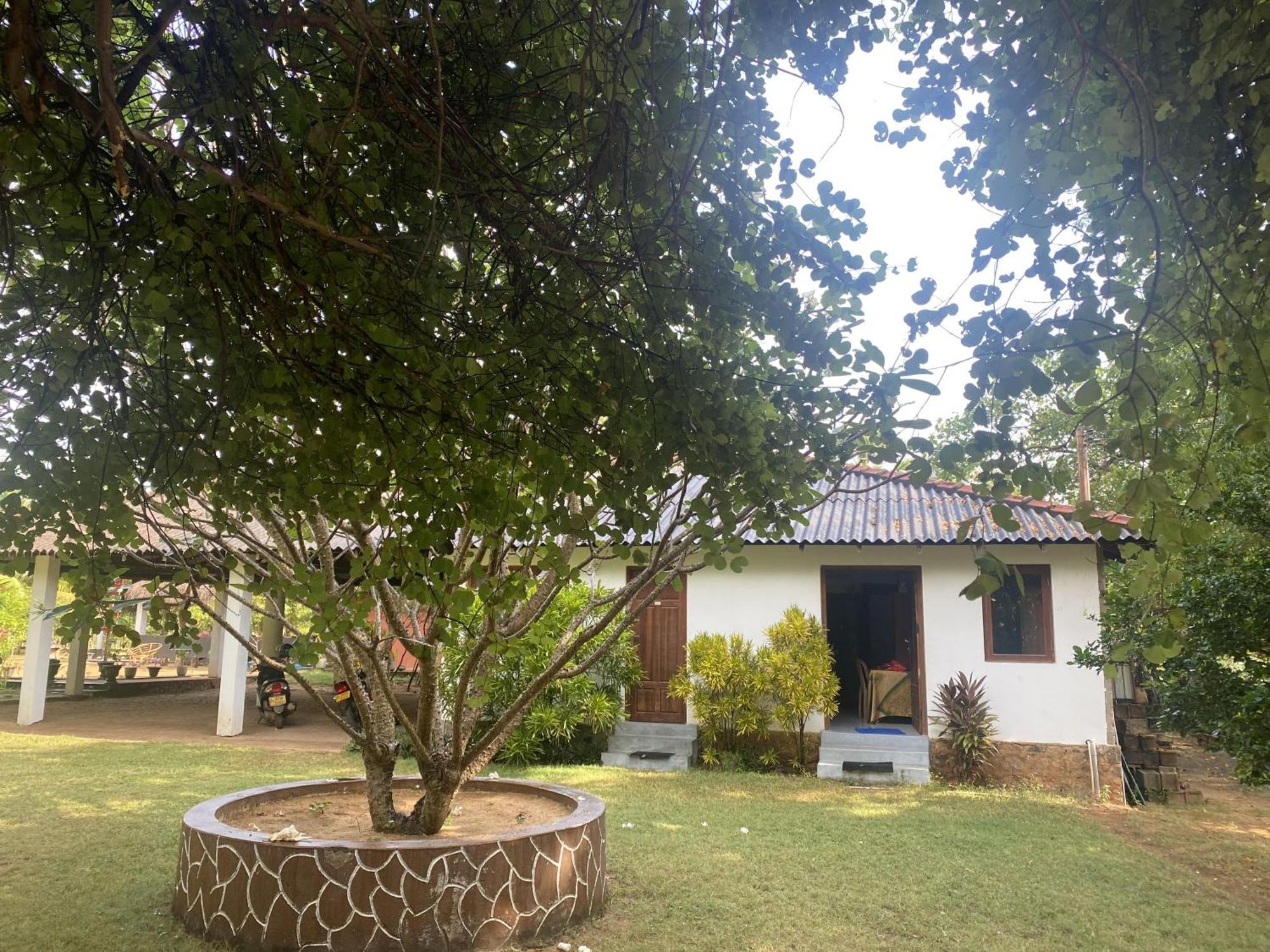 108 Palms Beach Resort Trincomalee Eksteriør bilde