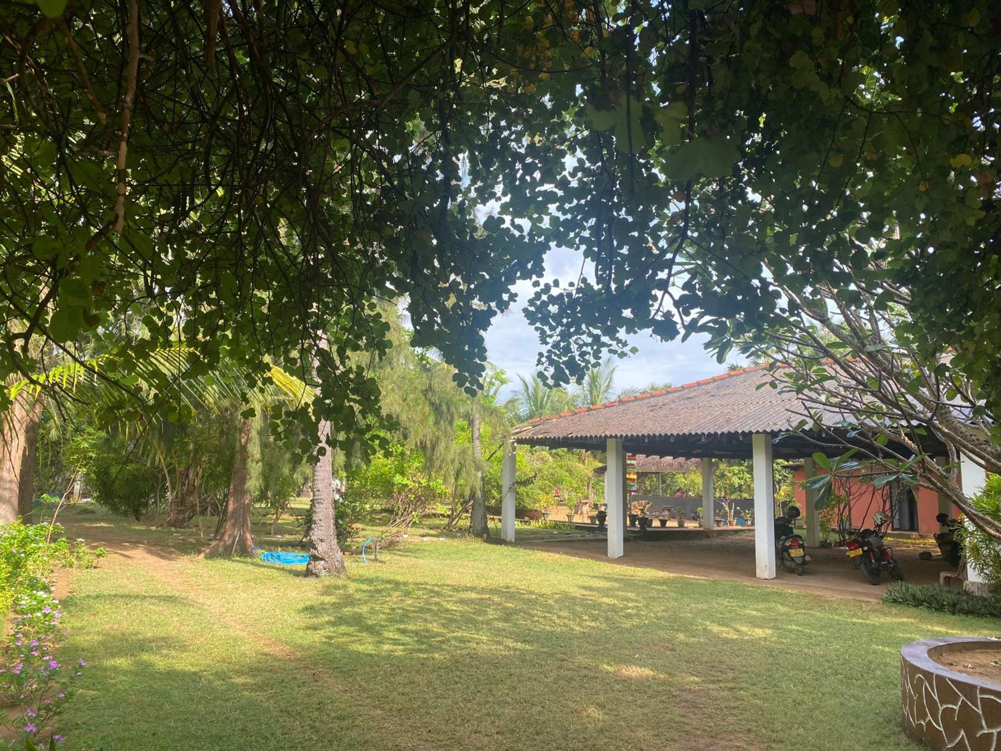 108 Palms Beach Resort Trincomalee Eksteriør bilde