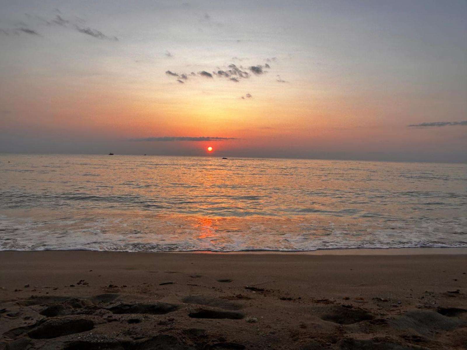 108 Palms Beach Resort Trincomalee Eksteriør bilde